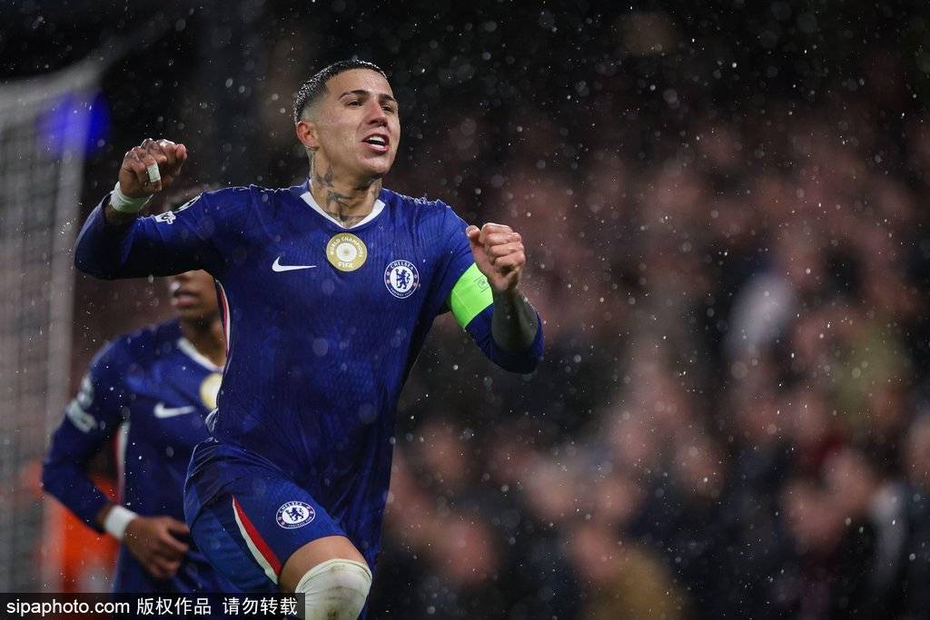 เอล กลาซิโก: เรอัล มาดริด พบ บาร์เซโลนา อาร์เซนอลตั้งเป้าคว้าชัยชนะ 7 นัดติดต่อกัน แมนเชสเตอร์ ยูไนเต็ด มุ่งมั่นคว้าชัยชนะนัดที่สามติดต่อกัน การแข่งขัน: เบรนท์ฟอร์ด แชมเปียนส์ลีก