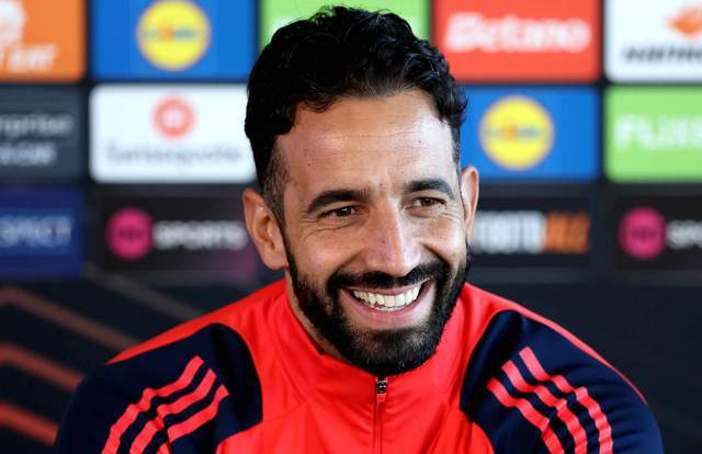 นักเตะมูลค่า 85 ล้านยูโรปรับตัวไม่สำเร็จ! แมนเชสเตอร์ ยูไนเต็ด เล็งกองหน้าอดีตทีมผึ้งที่มีมูลค่า 40 ล้านปอนด์ _เชชโก_ _อีวาน โทนี่_ _อโมริม_