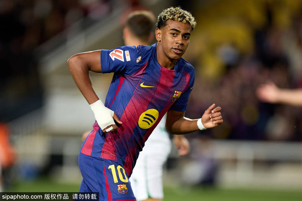 คูคูเรลล่า: สนุกกับเกม อนาคตของลามิน่าสดใสไร้ขีดจำกัด ผู้เล่น | บาร์เซโลน่า | ทีมชาติสเปน