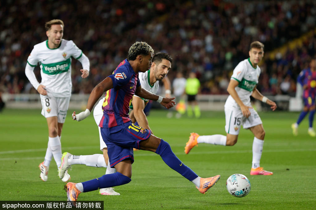 บาร์เซโลน่าลงสนามนัดแรกหลังการเปลี่ยนแปลงผู้จัดการทีม! กุนซือชั่วคราวปรับแท็กติกอย่างกล้าหาญ ขณะที่คัมป์นูเปิดบ้านรับการมาเยือนของบาเยิร์น มิวนิค ในศึกยูโรป้าลีก รอบ 10 นัดที่_ออสการ์ ออเรลี่