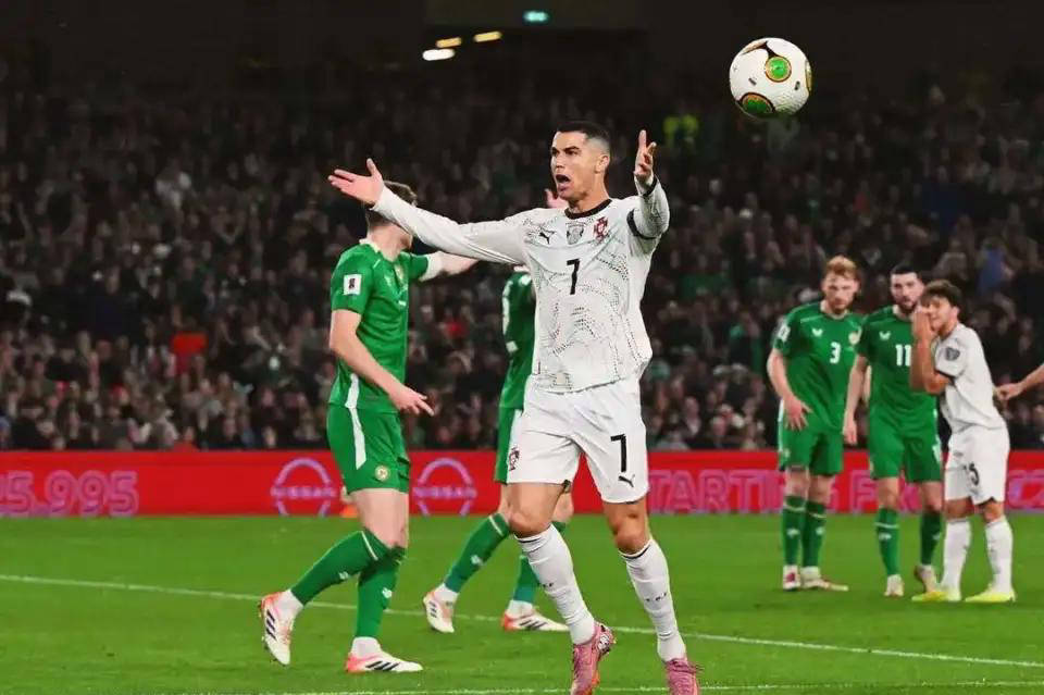 วิงแบ็คของแมนเชสเตอร์ ซิตี้ ถูกลดบทบาทนั่งสำรองทีมชาติ ผลงานเหนือกว่าแต่กลับถูกมองข้าม – หรือด้อยกว่าดาล็อตจริง? _นูเนส_ แมตช์_ การจ่ายบอล