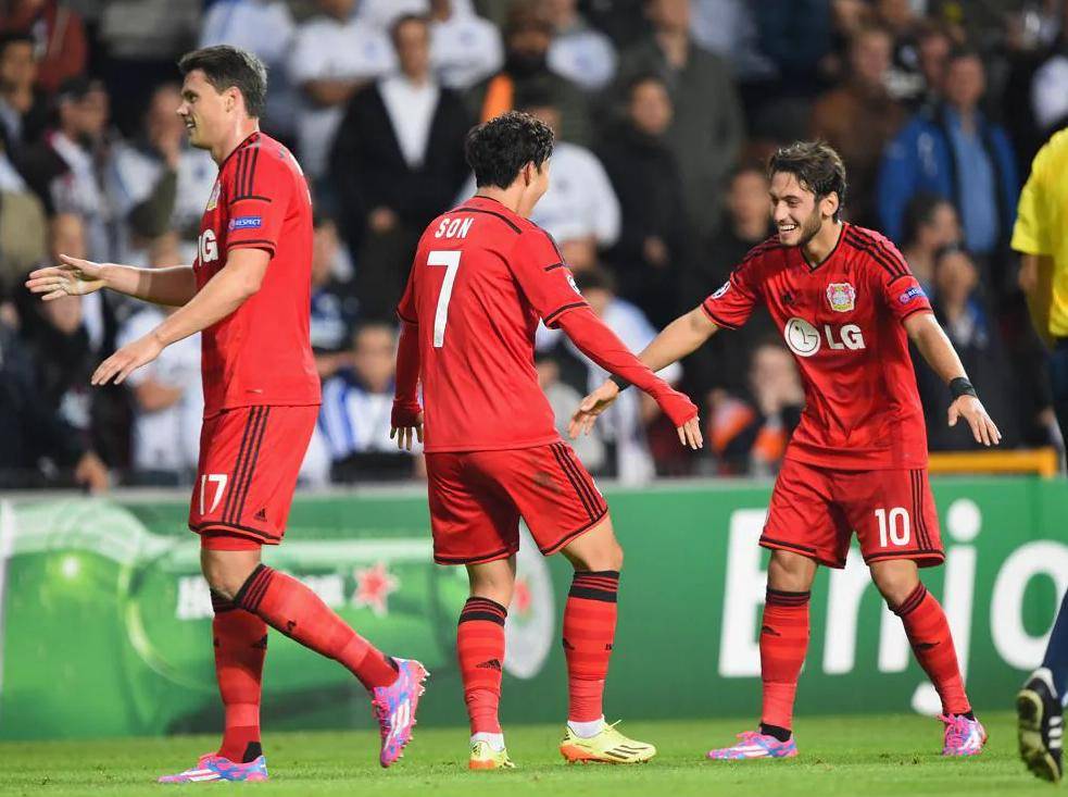 ความพลิกล็อกครั้งใหญ่ที่สุดของฟุตบอลในค่ำคืนนี้! แชมป์กัลโช่ เซเรีย อา พ่ายแพ้อย่างน่าตกใจ 0-1 อินเตอร์ มิลาน ขึ้นนำจ่าฝูงด้วยชัยชนะ 1-0 ไบเออร์ เลเวอร์คูเซ่น เฉือนชนะ 4-3 _แมตช์_ฤดูกาล_ยูฟ่า แชมเปียนส์ลีก