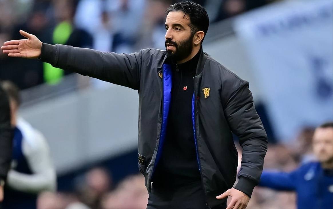 แมนเชสเตอร์ ยูไนเต็ด กำลังวางแผนปรับโฉมทีมครั้งใหญ่ โดยมีแผนที่จะเซ็นสัญญากับกองกลางตัวรับที่แข็งแกร่งสองคนในคราวเดียว หนึ่งในเป้าหมายมีมูลค่ามากกว่า 100 ล้านปอนด์