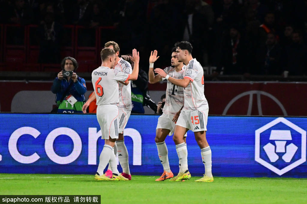 บาเยิร์น มิวนิค เล็งกองหลังตัวแกร่งของเลเวอร์คูเซ่น! กรีมัลโด้ทำ 7 ประตูกับ 4 แอสซิสต์ สร้างความฮือฮา โดยมี 3 ยักษ์ใหญ่ลาลีกาจับตามองอย่างกระตือรือร้น_เกร์เรโร_สเปน_สัญญา