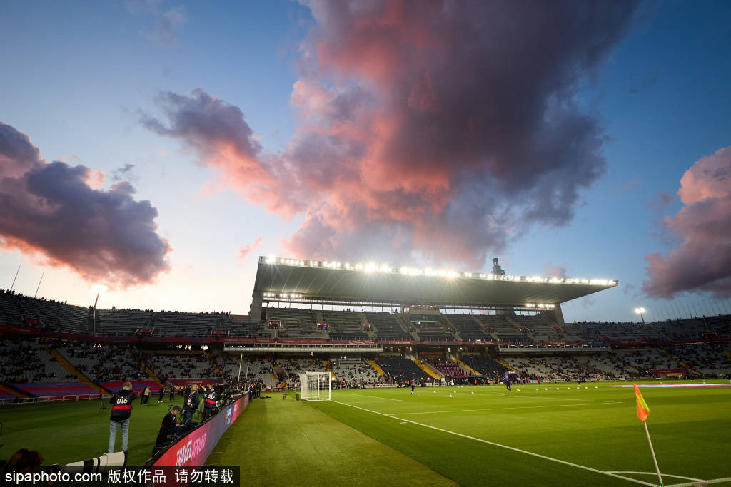 ด่วน! ยูฟ่าอนุมัติอย่างเป็นทางการให้บาร์เซโลนาได้กลับมาใช้สนามคัมป์นู! แฟนบอล 45,000 คนจะได้ชมการแข่งขันรอบน็อคเอาท์ยูฟ่าแชมเปียนส์ลีก_คู่แข่งขัน_ไอน์ทรัค แฟร้งค์เฟิร์ต_เชลซี