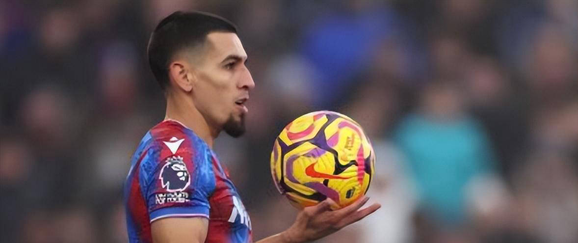 8 ประตูและ 13 แอสซิสต์! กองหน้าสารพัดประโยชน์วัย 29 ปีโชว์ฟอร์มโดดเด่นในพรีเมียร์ลีก มีมูลค่าอย่างน้อย 40 ล้านยูโร ขณะหลายสโมสรยักษ์ใหญ่แย่งชิงลายเซ็น _มูญอซ_ _คริสตัล พาเลซ_ _แบ็กขวา_