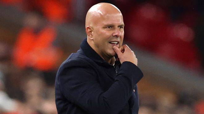 ความผิดพลาด! ผู้จัดการทีมลิเวอร์พูล สลอตต์ ทำพลาดในการย้ายทีม วอลตันของคริสตัล พาเลซต้องพิจารณาเทย์เลอร์ มอร์ตันอีกครั้ง แฟนๆ กองกลาง