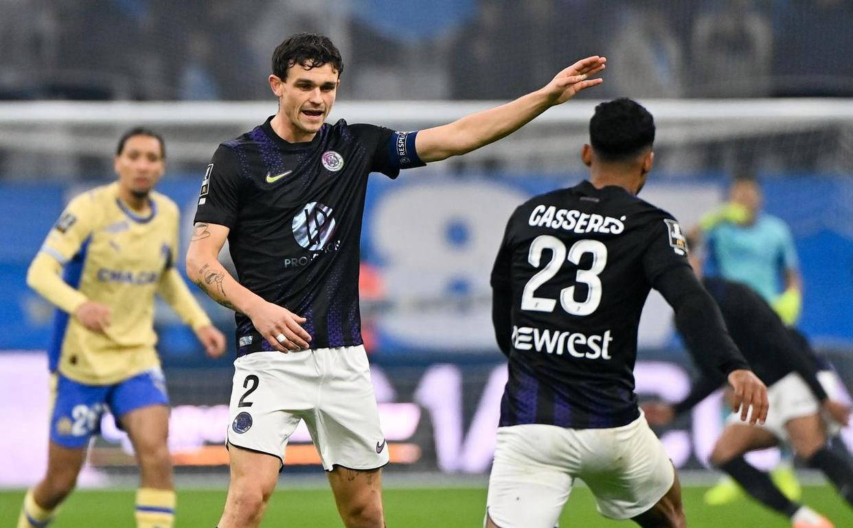 โชคเข้าข้างปารีส แซงต์-แชร์กแมง: มาร์กเซยถูกตูลูสตีเสมอ 2-2 ทำให้พวกเขาตามหลังจ่าฝูงลีกเอิงเพียง 1 คะแนน_การแข่งขัน_เหย้า_อันดับ