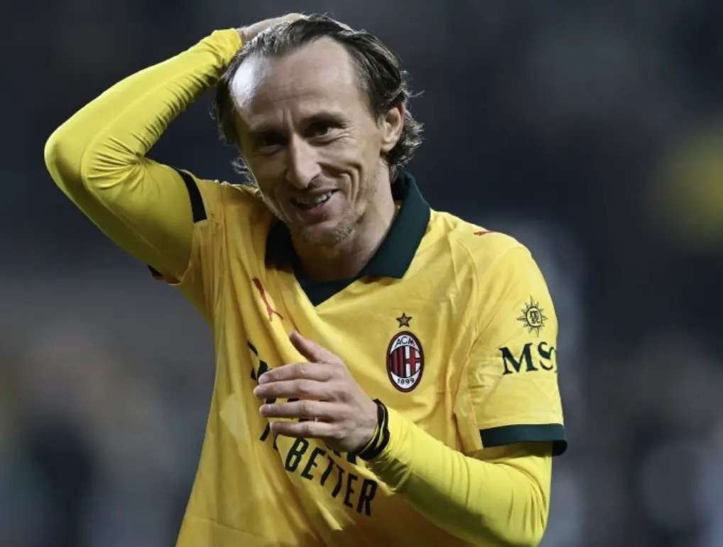 เกษียณเหรอ? ไม่มีทาง! ในวัย 40 ปี เครื่องจักรที่ไม่หยุดนิ่งแตะบอล 101 ครั้ง วิ่งอย่างไม่หยุดยั้งเป็นเวลา 90 นาที ผ่าน 10 รอบติดต่อกันจนหมดแรง _มิลาน_ มัดช์