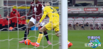 อัปเดตอันดับล่าสุดของเซเรียอา ชัยชนะอีกครั้งอย่างหวุดหวิด! เอซี มิลาน คว้าชัยชนะติดต่อกันเป็นครั้งที่สาม แซงหน้าอินเตอร์และนาโปลี กลับมาครองตำแหน่งจ่าฝูงอีกครั้ง_ตูริน