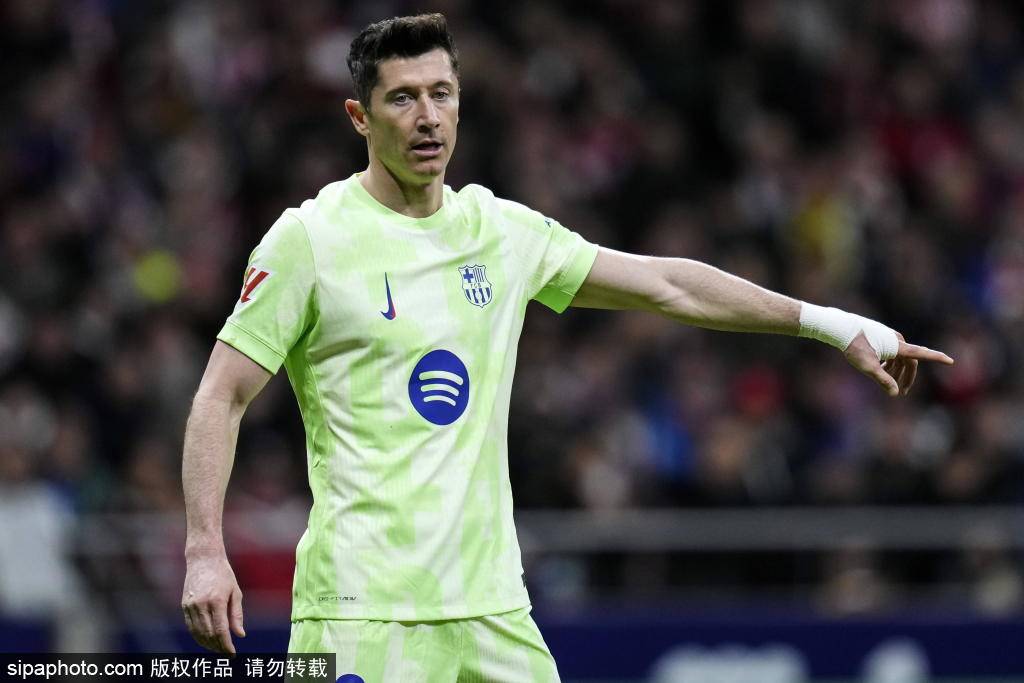 สื่ออิตาลีเปิดเผยการแลกเปลี่ยนครั้งใหญ่: เอซี มิลาน และบาร์เซโลนาวางแผนการแลกเปลี่ยนครั้งใหญ่ในเดือนมกราคม, เอ็นคุนคู ⇄ เลวานดอฟสกี้?_การย้ายทีม_นักเตะ_ตอร์เรส