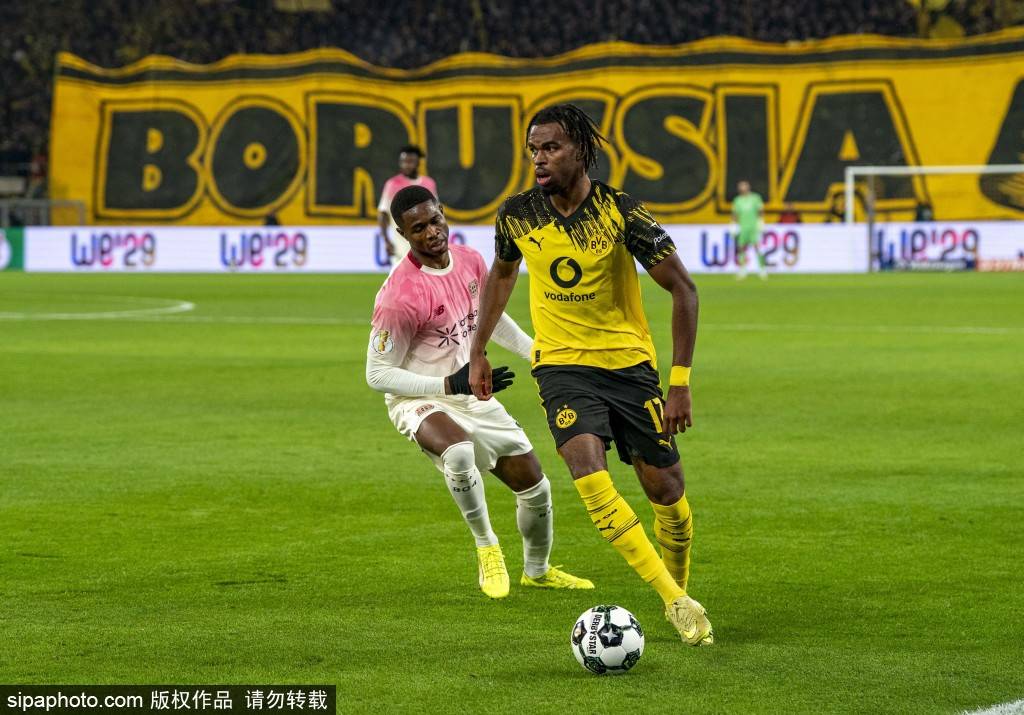 เรอุสกลับสู่ดอร์ทมุนด์เพื่อเป็นผู้บรรยายในบ้าน! โซเชียลมีเดียต้อนรับอย่างกระตือรือร้น: ตำนานกลับมาแล้ว! แฟนบอล, กลยุทธ์, นักเตะ