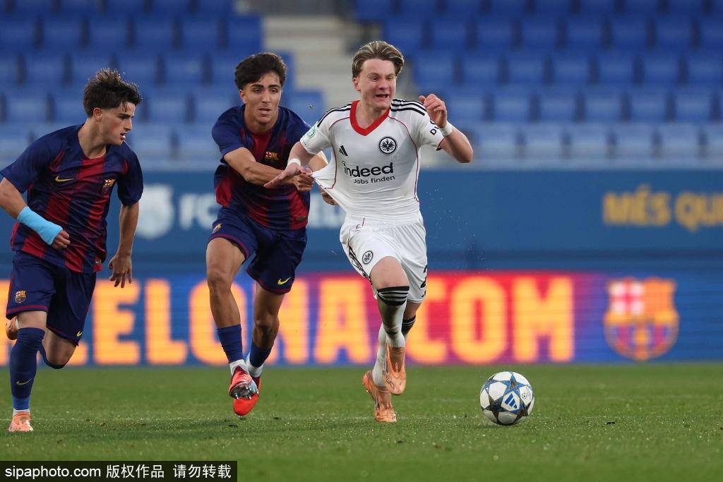 บาร์เซโลนา พบ โอซาซูนา: เปดรี ทำสถิติใหม่, เฟร์ราน ออกสตาร์ทเป็นตัวจริง ขณะที่คัมป์นูคว้าสามแต้ม บาร์เซโลนา ลาลีกา