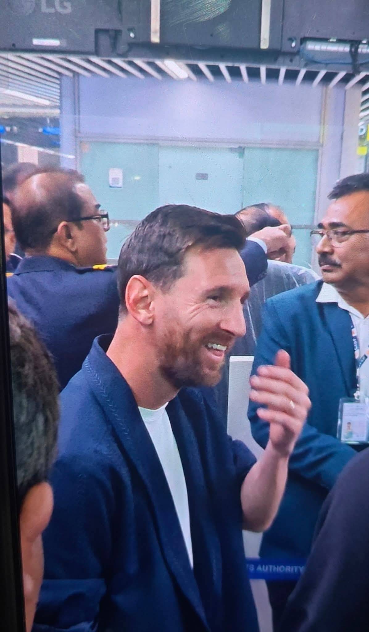 ซลาตัน อิบราฮิโมวิช มอบรางวัลให้กับลูกชายคนเล็กของลิโอเนล เมสซี, ซีโร่ เมสซี! เรียกเขาว่าเมสซีตัวจิ๋ว!_ฟุตบอล_เพื่อนร่วมวงการ_1