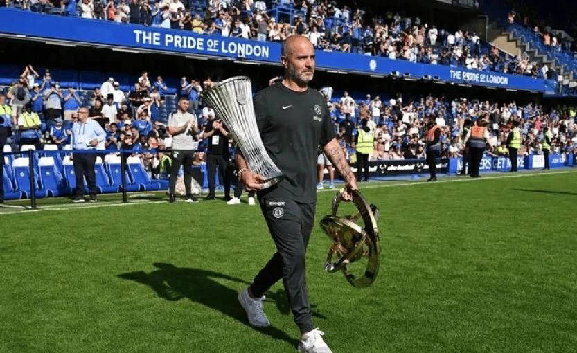 เชลซีประกาศอย่างเป็นทางการถึงการปลดผู้จัดการทีม เมาริซิโอ มาเรสกา ออกจากตำแหน่ง ซึ่งเป็นการปิดฉากยุคแห่งการนำที่เต็มไปด้วยความหลงใหลแต่ก็มีความขัดแย้ง