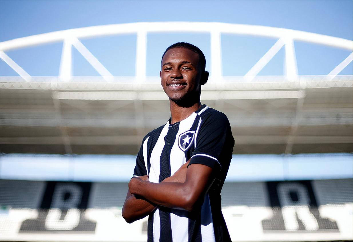 หลี่ จินหยู ต้อนรับการเซ็นสัญญากับซูเปอร์สตาร์! สโมสรฟุตบอลเหลียวหนิงประสบความสำเร็จในการคว้าตัวปีกชาวบราซิลวัย 26 ปี ด้วยค่าตัวสูงสุดในประวัติศาสตร์ไชนีส ซูเปอร์ลีก_เฟย เนียว_เหลียวหนิง_โบตาโฟโก