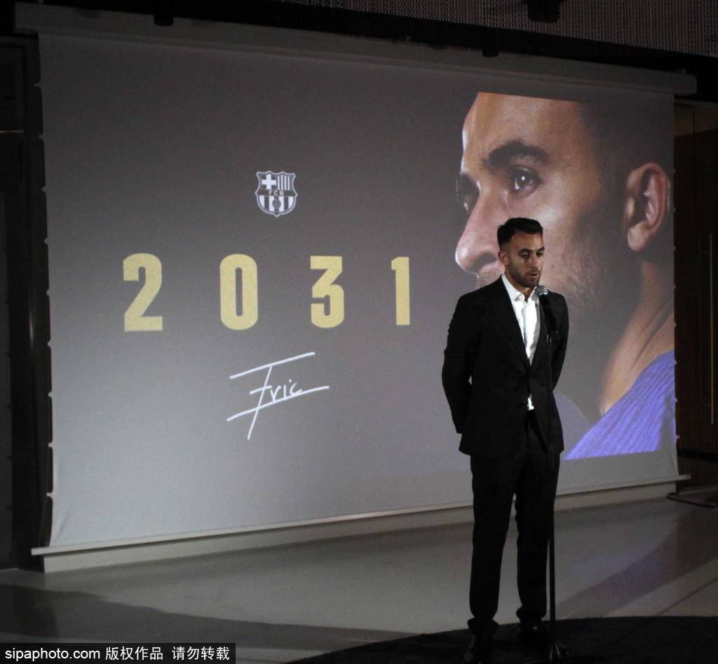 บาร์เซโลนาใช้เวลาสี่ปีในการจ่ายเงินให้ฉัน _เซเตียน_ บาร์เซโลนา_ เรซิ่ง