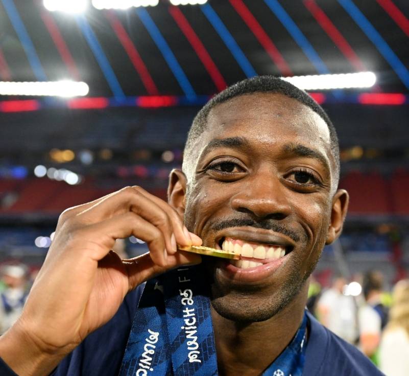 เขาหลงตัวเองหลังจากคว้าบัลลงดอร์หรือไม่? มีรายงานว่าข้อเสนอขยายสัญญา 30 ล้านยูโรของ PSG ถูกปฏิเสธ อะไรทำให้เดมเบเล่กล้าเรียกร้องเงินสองเท่า? เงินเดือนฟุตบอลเอ็มบัปเป้