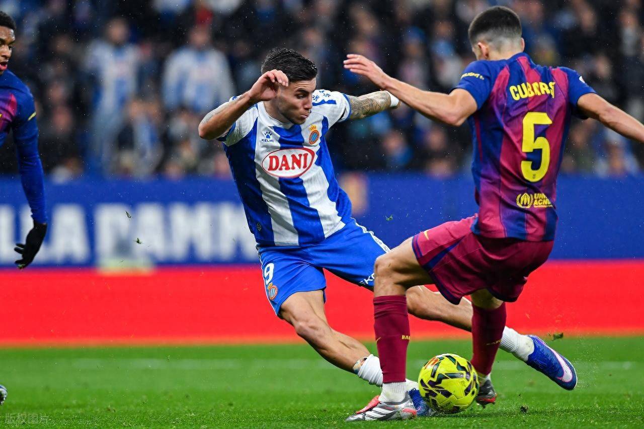 แอตเลติโกเสียแต้มในเกมที่เสมอ 1-1 และเรอัล มาดริดถล่มคู่แข่ง 5-1 ทำให้ตารางคะแนนลาลีกาออกมาแล้ว! บาร์เซโลนาเป็นผู้นำด้วยคะแนนนำ 4 แต้ม!_Gonçalo_Espanyol_แชมเปียนส์ลีก