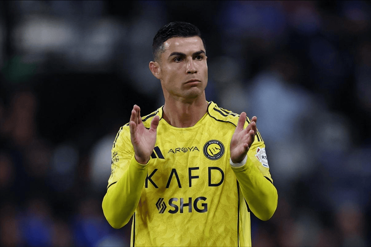 อัล นาสร์ พ่ายแพ้ 1-3 ในการแข่งขันซาอุดี โปร ลีก ล่าสุด: ทีมของโรนัลโดตามหลังจ่าฝูงอยู่ 7 คะแนน ผลการแข่งขัน: อัล นาสร์ 1-3 อัล ฮิลาล ผู้ทำประตู: อัล ฮิลาล (10', 27', 80') อัล นาสร์ (20', 39')