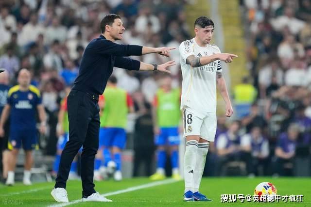 พรีเมียร์ลีกและบุนเดสลีกาคือที่ที่อลอนโซควรอยู่จริงๆ! ผสมผสานความประณีตของสเปนเข้ากับลีกอังกฤษและเยอรมันที่เต็มไปด้วยความดุดัน! _ฟลิค_ แชมเปี้ยนส์ลีกของชาวสเปน