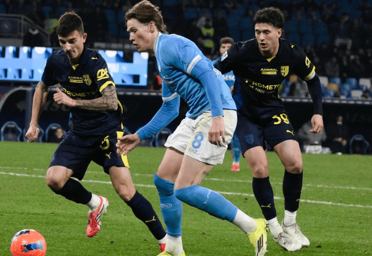 ความผิดพลาดของคอนเต้เกิดขึ้นอีกครั้ง: เสียหกแต้มในสามเกม ความหวังในการคว้าแชมป์สลายไป ประโยชน์ตกเป็นของคู่แข่งมิลาน_นาโปลี_แมตช์_ฮอยลุนด์