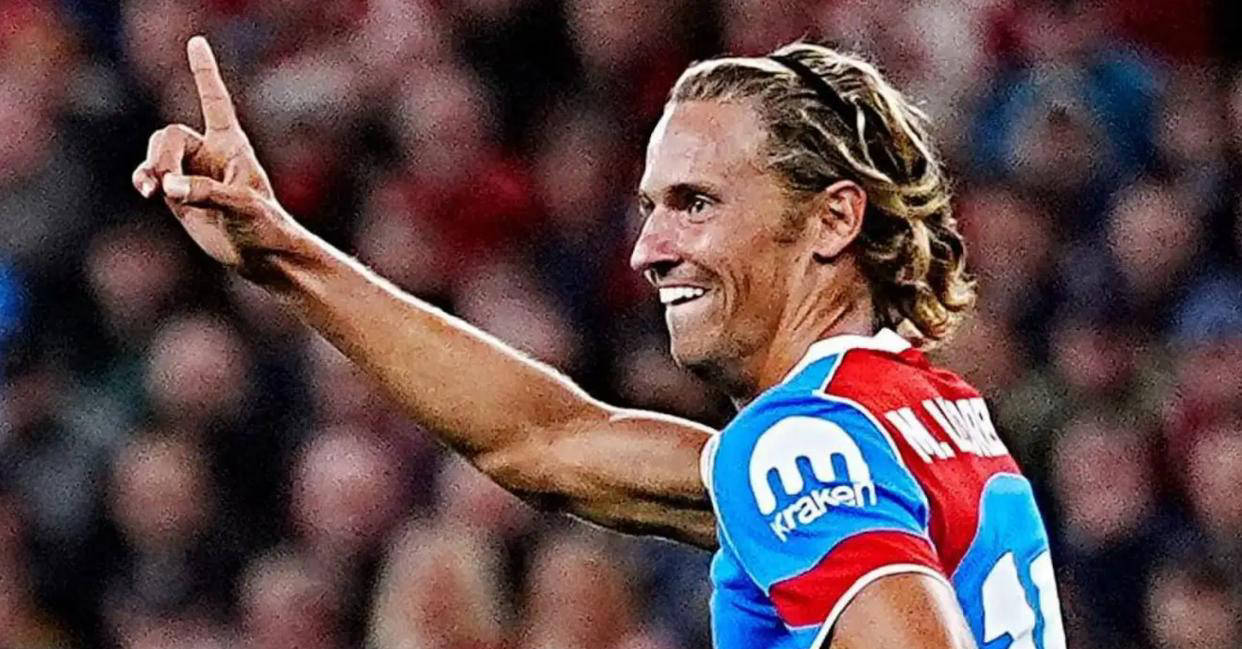 แมนเชสเตอร์ ยูไนเต็ด เสนอราคา 35 ล้านยูโรสำหรับกองกลางสารพัดประโยชน์ของแอตเลติโก มาดริด ลอเรนเต้; สื่อสเปนเปิดเผยการติดต่อก่อนหน้านี้ระหว่างสโมสร _ยูฟ่า แชมเปียนส์ลีก_ แอตเลติโก มาดริด เอเอส โรม่า