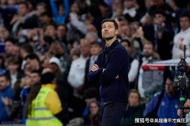 หลังจากออกจากเรอัล มาดริด อลอนโซ่มีทางเลือกที่จะเข้าร่วมกับบาเยิร์น มิวนิค, ลิเวอร์พูล หรือเรอัล โซเซียดาด