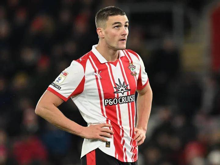 การย้ายทีม 1+2: ข้อเสนอของทีมค้อนถูกปฏิเสธ; ทีมที่เสี่ยงตกชั้นจับตาดูกองกลางที่ไม่เป็นที่ต้องการของอินเตอร์_ไบรท์ตัน_วัตสัน_เบลลิส