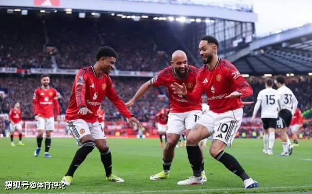 แมนเชสเตอร์ ยูไนเต็ด คว้าชัยชนะสุดระทึก 3-2 เหนือฟูแล่ม ขยับขึ้นอันดับ 4 แซงเชลซีและลิเวอร์พูลในพรีเมียร์ลีก! - คาร์ริค - แชมเปียนส์ลีก - อาร์เซนอล