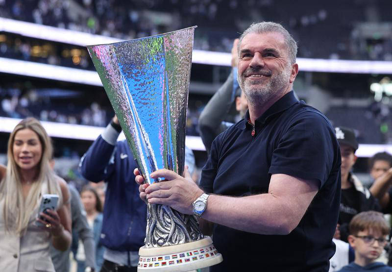 พรีเมียร์ลีกคว้าสิทธิ์โบนัสแชมเปียนส์ลีก; ทีมของมูรินโญ่เขี่ยเรอัล มาดริดตกรอบ; ลีกสูงสุดโปรตุเกสเผชิญศึกหนักเพื่อแย่งสองอันดับแรก อินเตอร์ มิลาน, นาโปลี, เฟเนร์บาห์เช