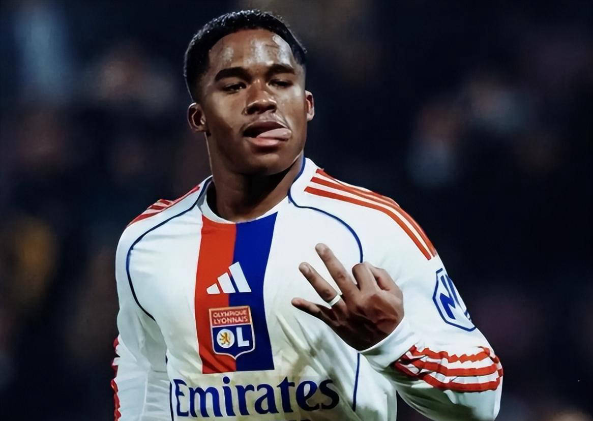 อัจฉริยะชาวบราซิล เอ็นดริก สร้างปรากฏการณ์ในลีกเอิง 1 จุดชนวนสงครามประมูลจากพรีเมียร์ลีก เรอัล มาดริด มุ่งมั่นที่จะรักษาตัวเขาไว้แต่ไม่สามารถสกัดความสนใจจากสโมสรใหญ่ๆ ได้_อาร์เซนอล_ลียง_แมนเชสเตอร์ ยูไนเต็ด