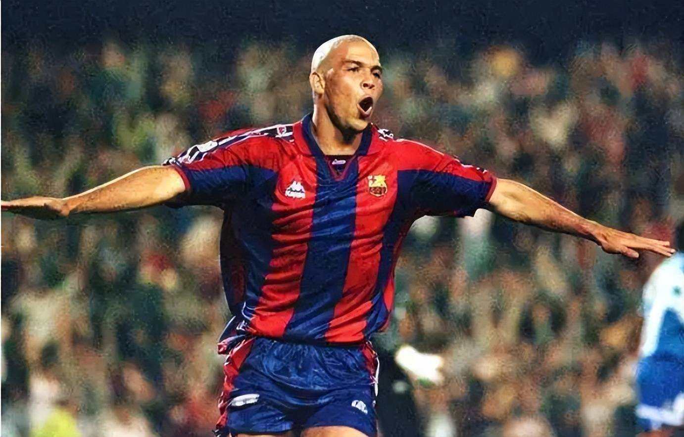 ย้อนมองโรนัลโดในช่วงพีค: ไม่ใช่ต้นแบบทางแทคติก แต่เป็นสุดยอดของความสามารถทางร่างกายของมนุษย์ ศูนย์หน้า โรนัลโด ร่างกาย