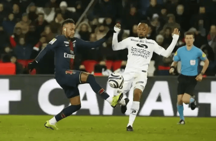 พรีวิว ลีกเอิง: ปารีส เอฟซี พบ นีซ - เยือน - บอล - การตั้งรับแบบแน่น