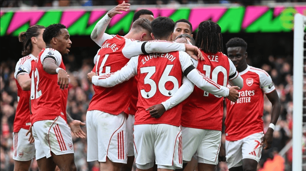 ค่ำคืนแห่งความตื่นเต้นในพรีเมียร์ลีก! อาร์เซนอล 2-1 เชลซี ทิ้งห่างเป็นห้าแต้ม สเปอร์สพ่าย 1-2 ยูไนเต็ดขึ้นอันดับสาม_ฤดูกาล_แชมเปียนส์ลีก_ยูโรปาลีก