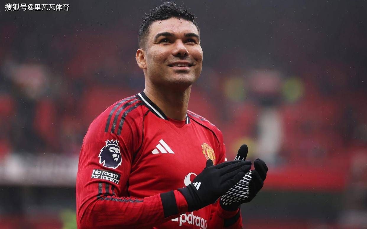 แมนเชสเตอร์ ยูไนเต็ด ปรับทัพกองกลางช่วงซัมเมอร์! การต่อสัญญาของเมนโน เป็นสิ่งสำคัญที่สุด โดยมีนักเตะใหม่สามคนเป็นเป้าหมายที่คาร์ริคต้องการ_โรมาโน่_นักเตะ_แชมเปียนส์ลีก