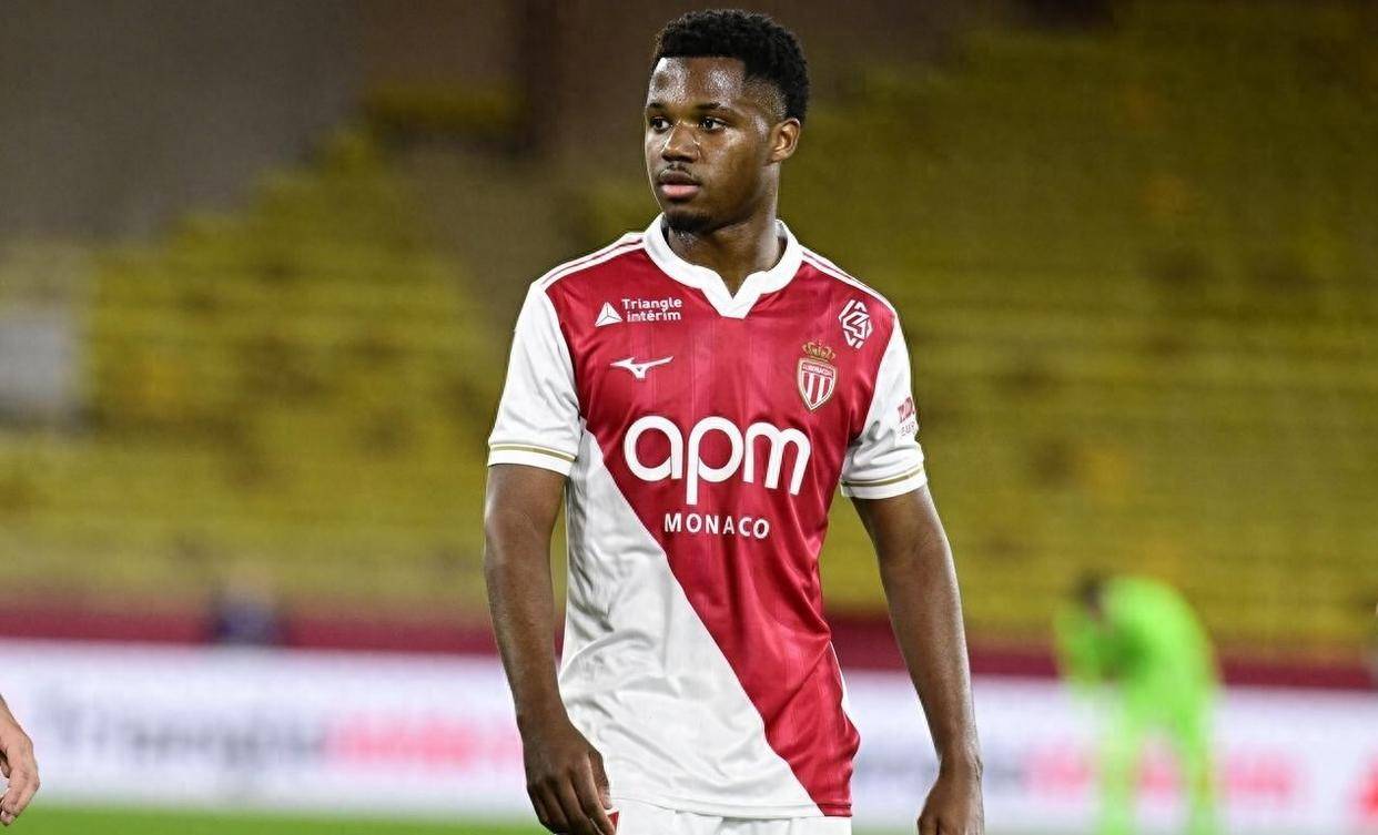 2-0! อดีตนักเตะอาร์เซนอลวัย 24 ปี ฟื้นฟูอาชีพในลีกเอิง: โหม่งทำประตูชัยพาโมนาโกเข้าใกล้สี่อันดับแรกด้วยชัยชนะสามนัดติดต่อกัน_โมนาโก_แมตช์_แองเกร์ส