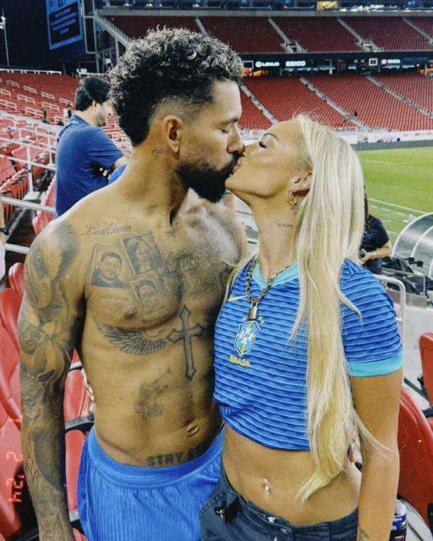 บอกลานักฟุตบอลหญิงสุดเซ็กซี่คนแรกของโลก! พรีเมียร์ลีก ดาราตกหลุมรักนางแบบวัย 8 ขวบ พ่อของเขาคือนักฟุตบอล Giant_Louis_Alisa Lymann_Arsenal