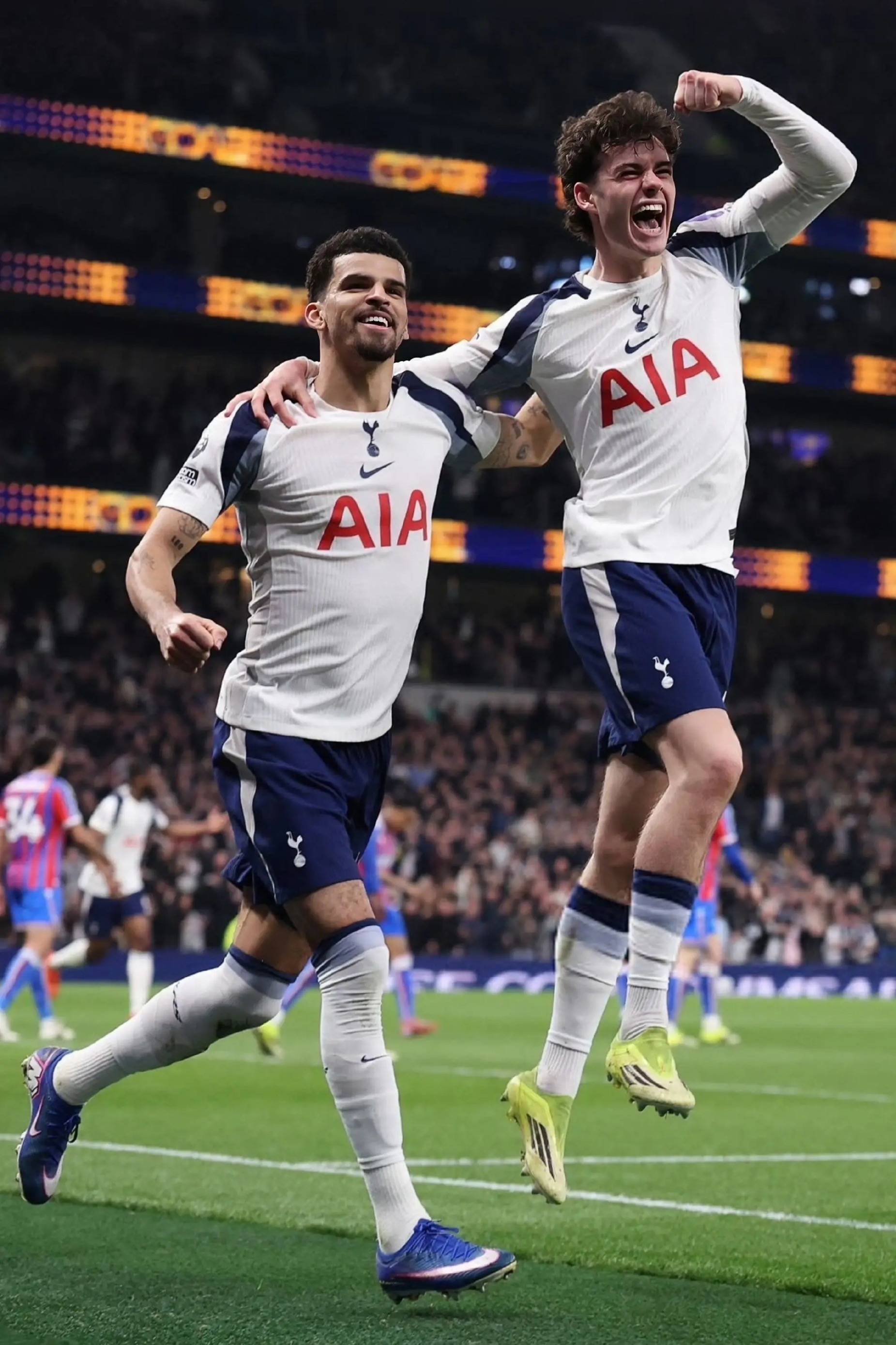 พรีเมียร์ลีก : ลิเวอร์พูล กับ ท็อตแน่ม ฮ็อตสเปอร์