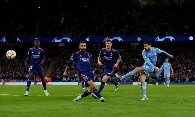 ในแชมเปี้ยนส์ลีก เรอัล มาดริด และแอตเลติโก มาดริด ได้พบกันถึง 4 ฤดูกาลติดต่อกัน แล้วมีทีมไหนที่เจอกันถึง 4 ฟุตบอลโลกติดต่อกันบ้าง?